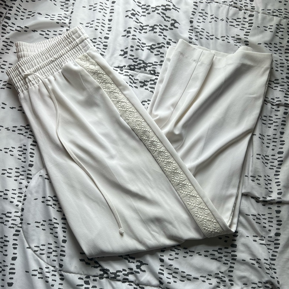White, NY & co white flowy pants, size small